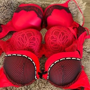 **SOLD**Red 🌹Bombshell Victoria Secret bra bundle🌹